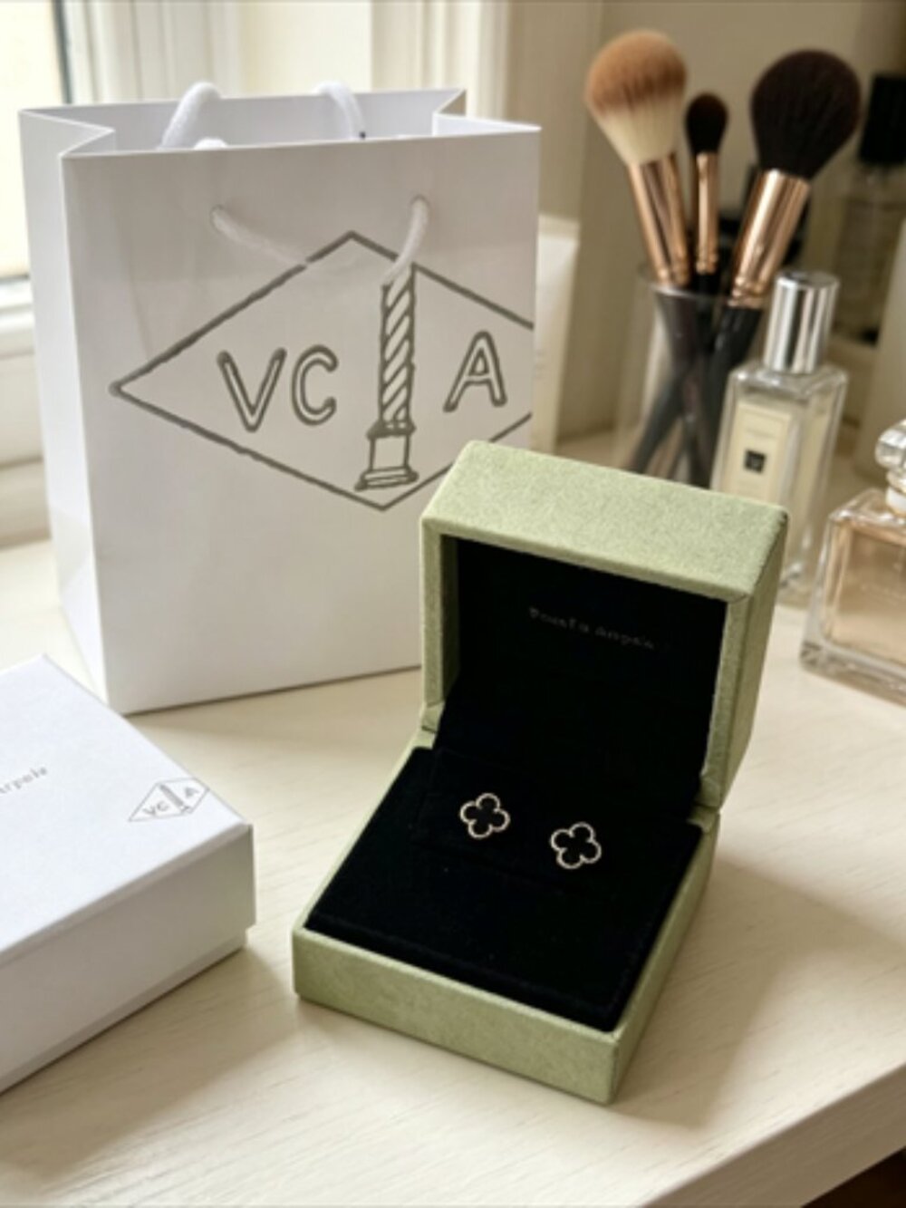 ⋆Van Cleef & Arpels Black Earrings⋆